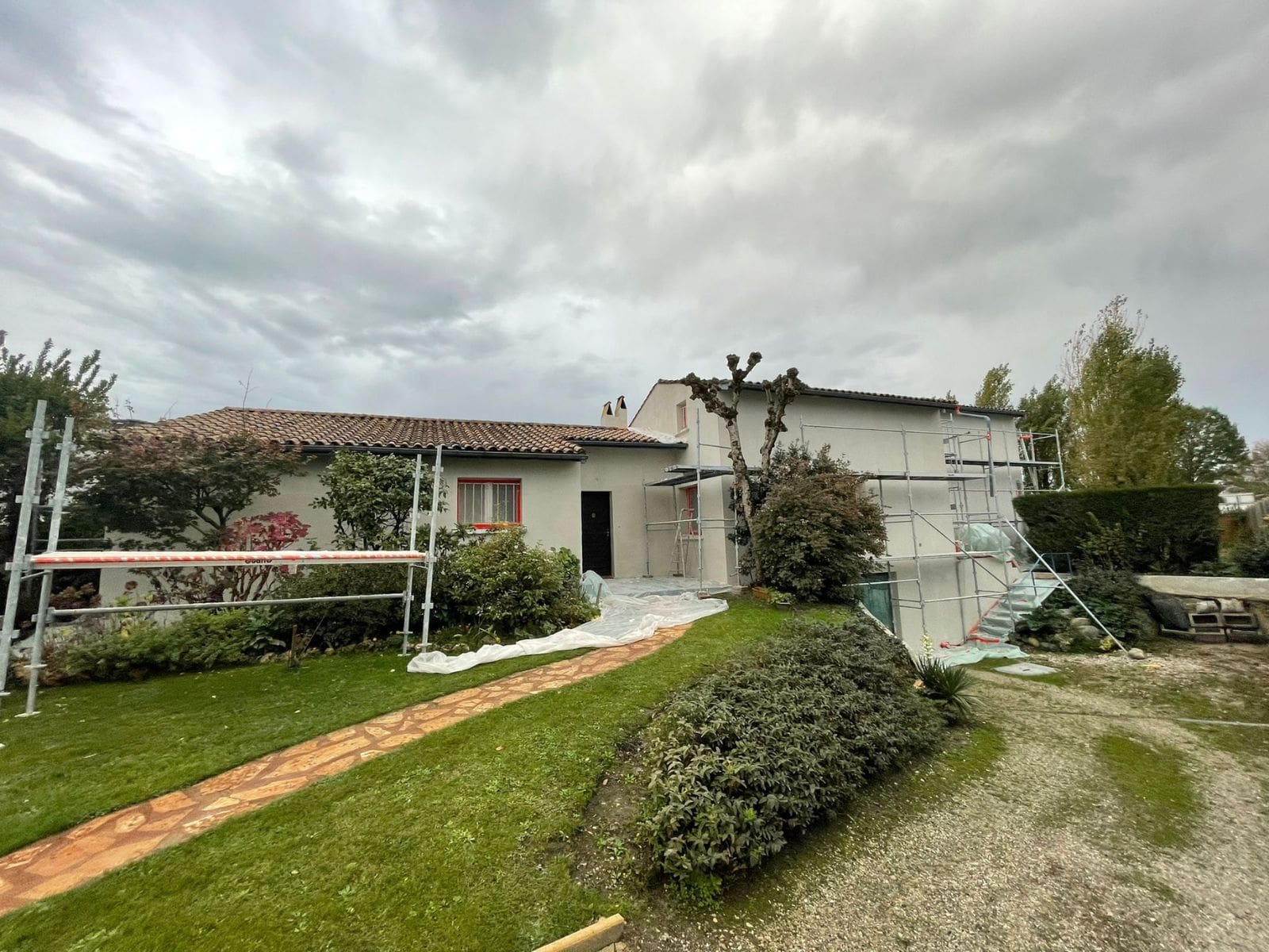 Pendant l'isolation thermique par l'extérieur à Andernos